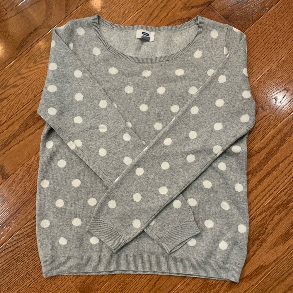 Gray and white polka dot sweater. Medium
